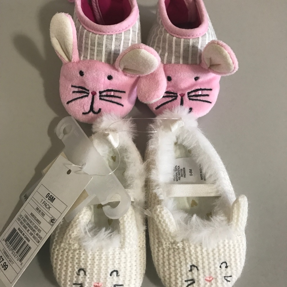 Lot - 2 pair of baby shoes 0-6